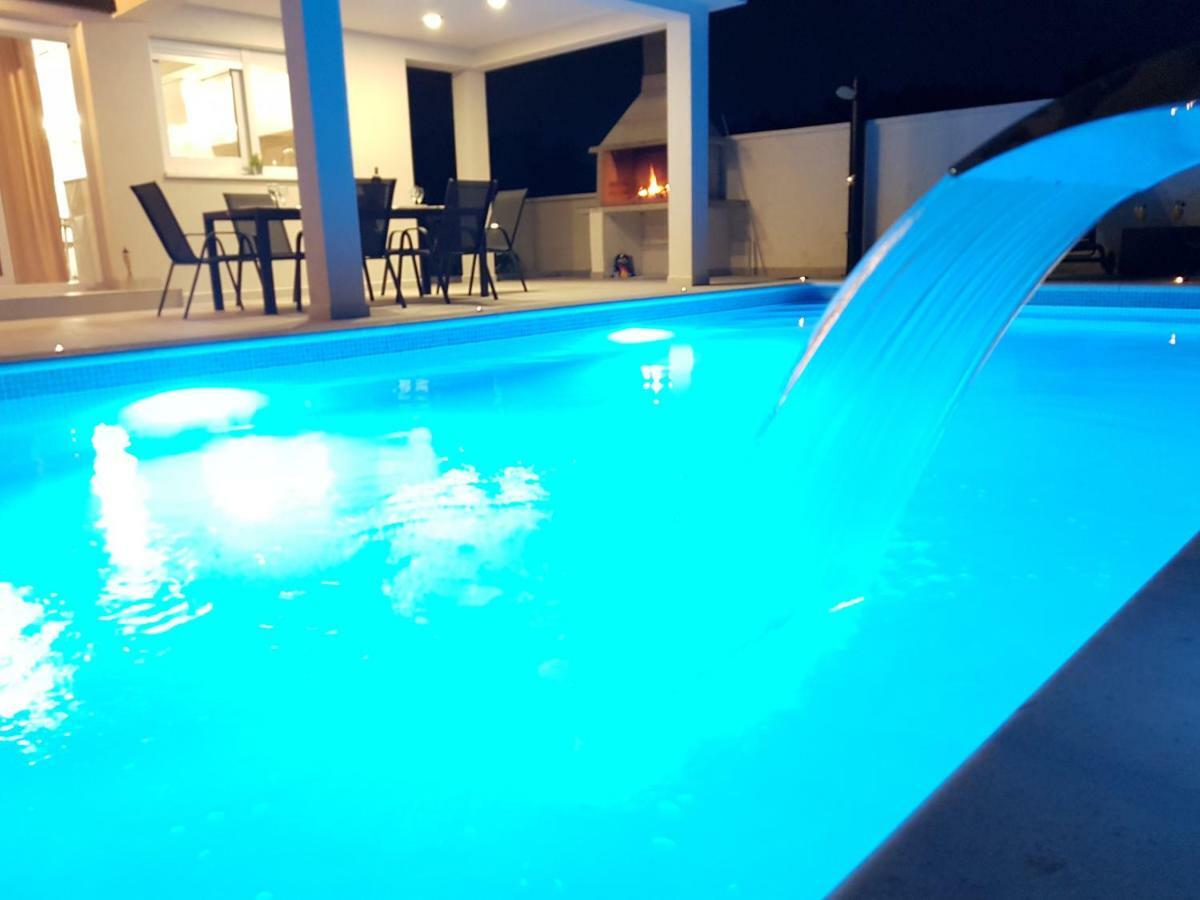 Villas Sabun - Modern House With Heated Pool Privlaka  Zewnętrze zdjęcie