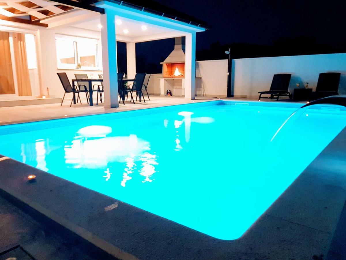 Villas Sabun - Modern House With Heated Pool Privlaka  Zewnętrze zdjęcie