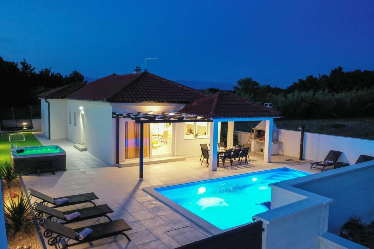 Villas Sabun - Modern House With Heated Pool Privlaka  Zewnętrze zdjęcie