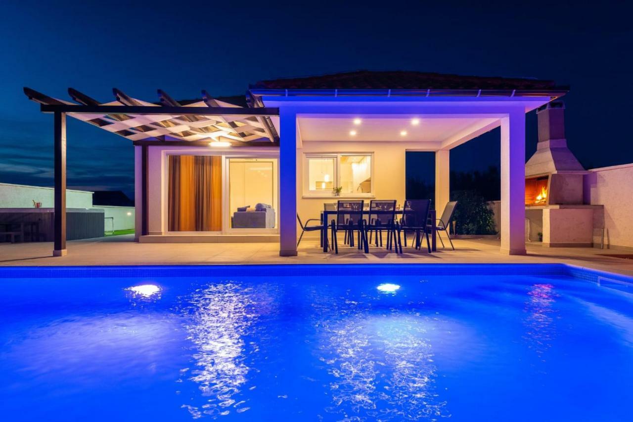 Villas Sabun - Modern House With Heated Pool Privlaka  Zewnętrze zdjęcie