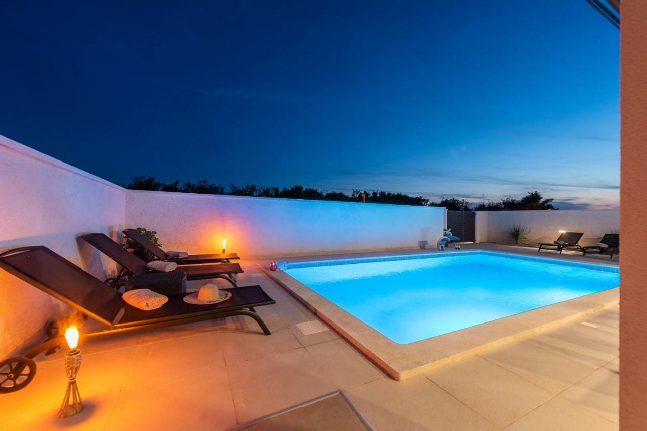 Villas Sabun - Modern House With Heated Pool Privlaka  Zewnętrze zdjęcie