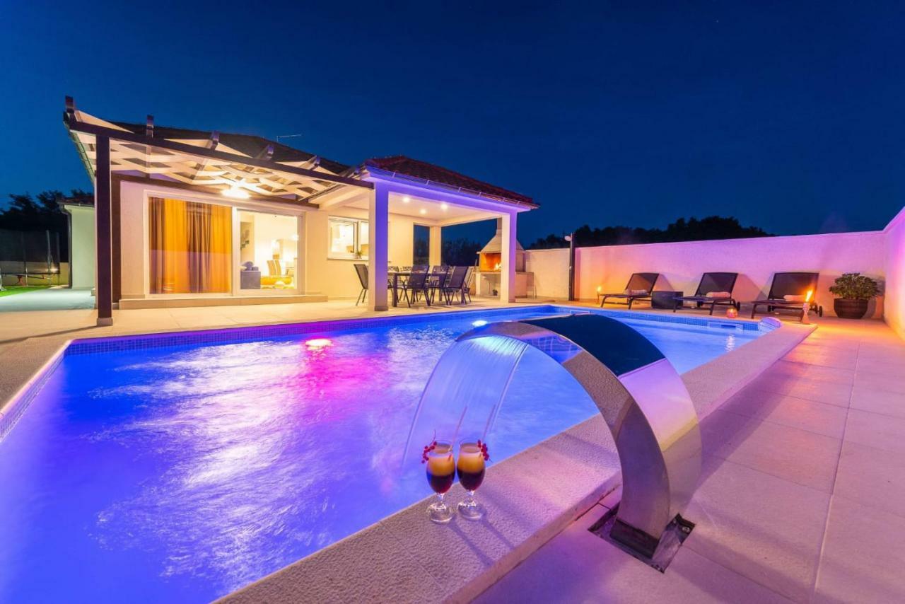 Villas Sabun - Modern House With Heated Pool Privlaka  Zewnętrze zdjęcie