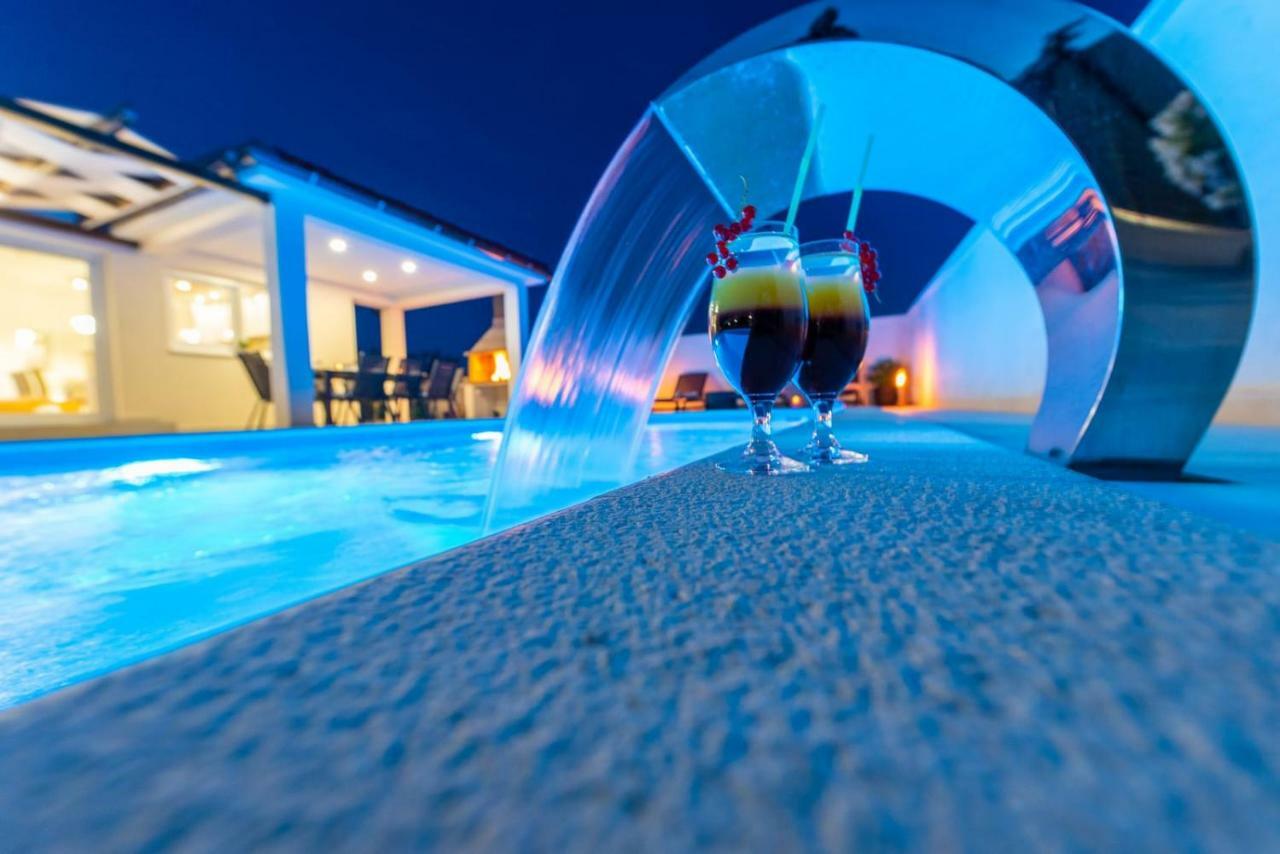 Villas Sabun - Modern House With Heated Pool Privlaka  Zewnętrze zdjęcie
